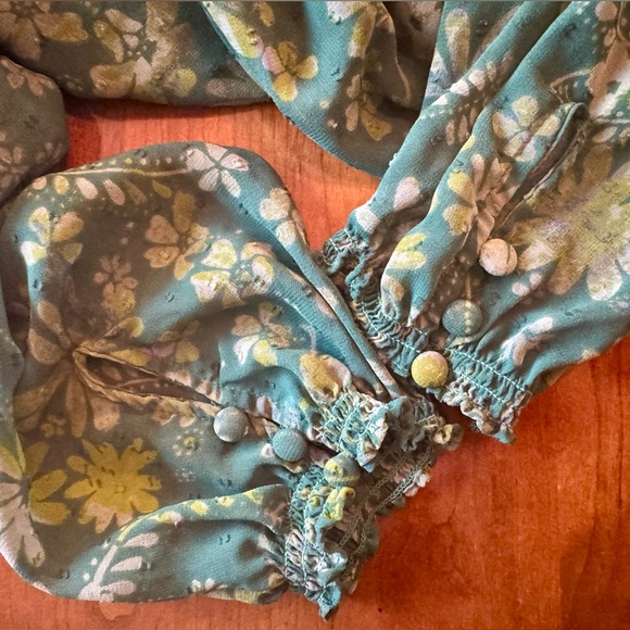 Free People Sheer Floral Blouse • Smocked Neck • Size S 🌿💚 - Picture 7 of 7